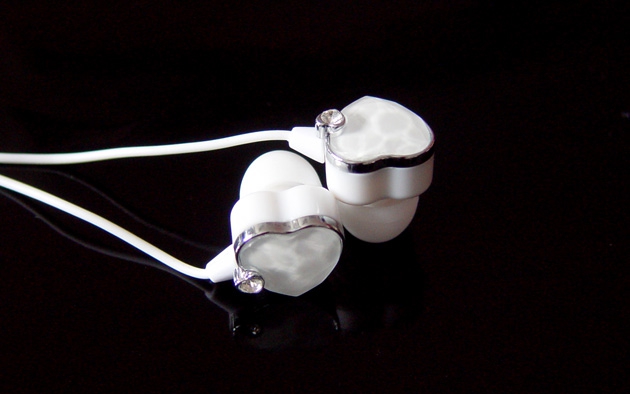 white_heart_big-640x394